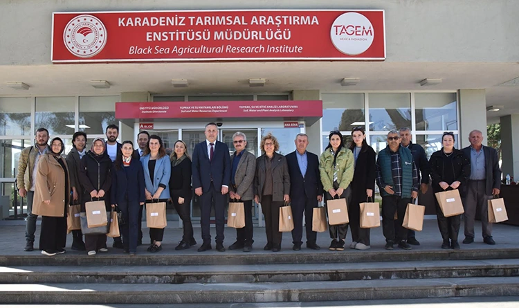 Atakumlu muhtarlar tarım üssünü gezdi