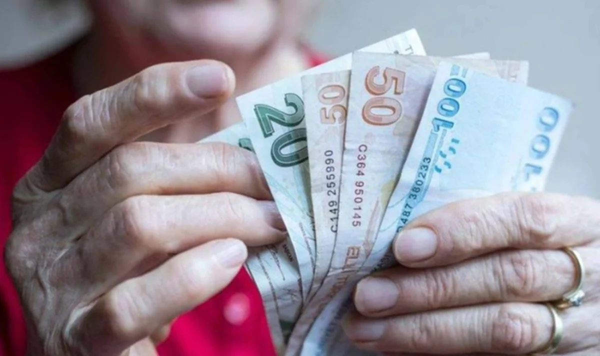 Emekli maaşlarına ek zam gelecek mi? En düşük aylık için dikkat çeken beklenti