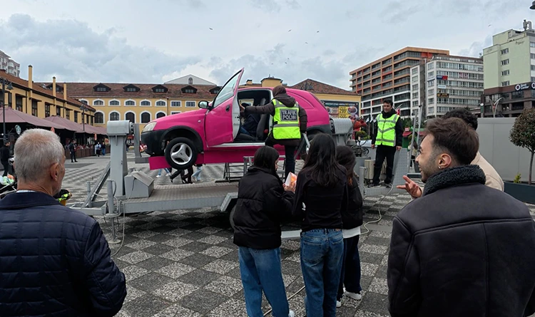 Samsun'da simülasyonla anlattılar: Emniyet kemeri hayat kurtarıyor